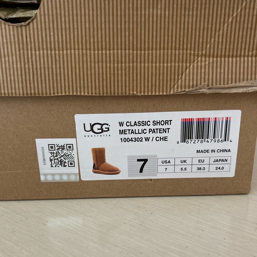 UGG size 7 classic short with blue/silver sequins with original wrapping - Picture 8 of 8
